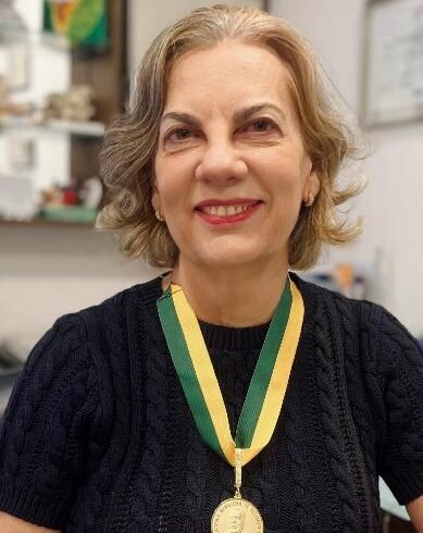 CLÁUDIA G. SCHAINBERG